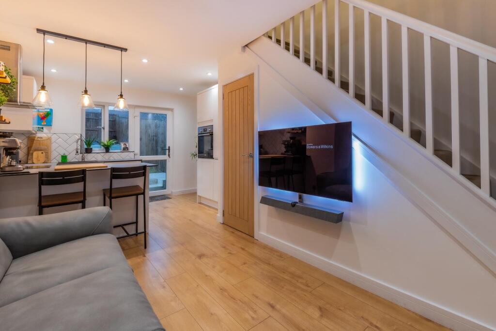 Lounge Kitchen