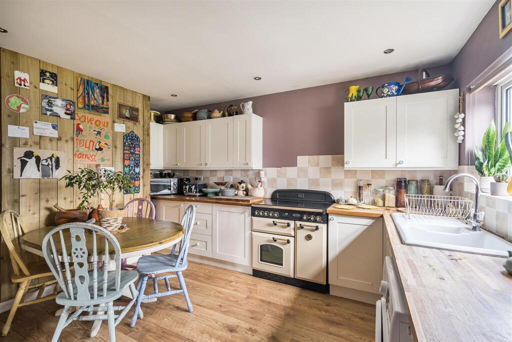 Kitchen / Breakfast Room