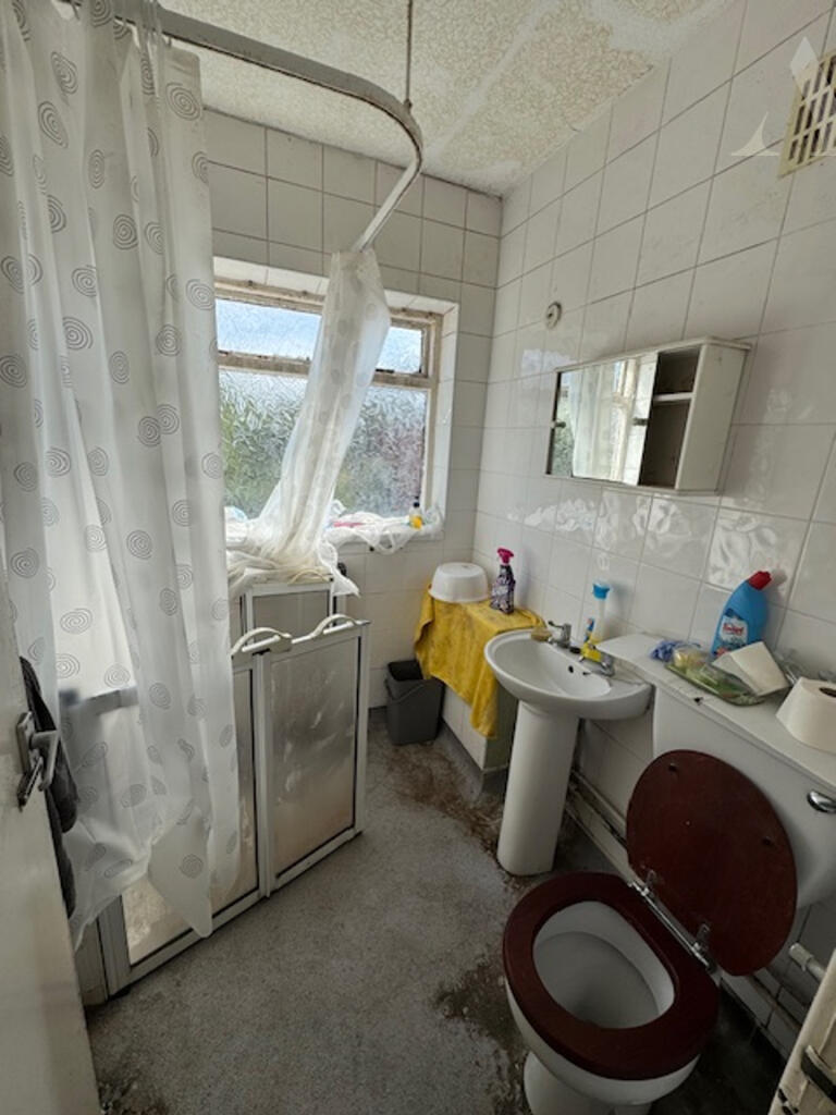 693 Alum Rock Road Downstairs Shower room