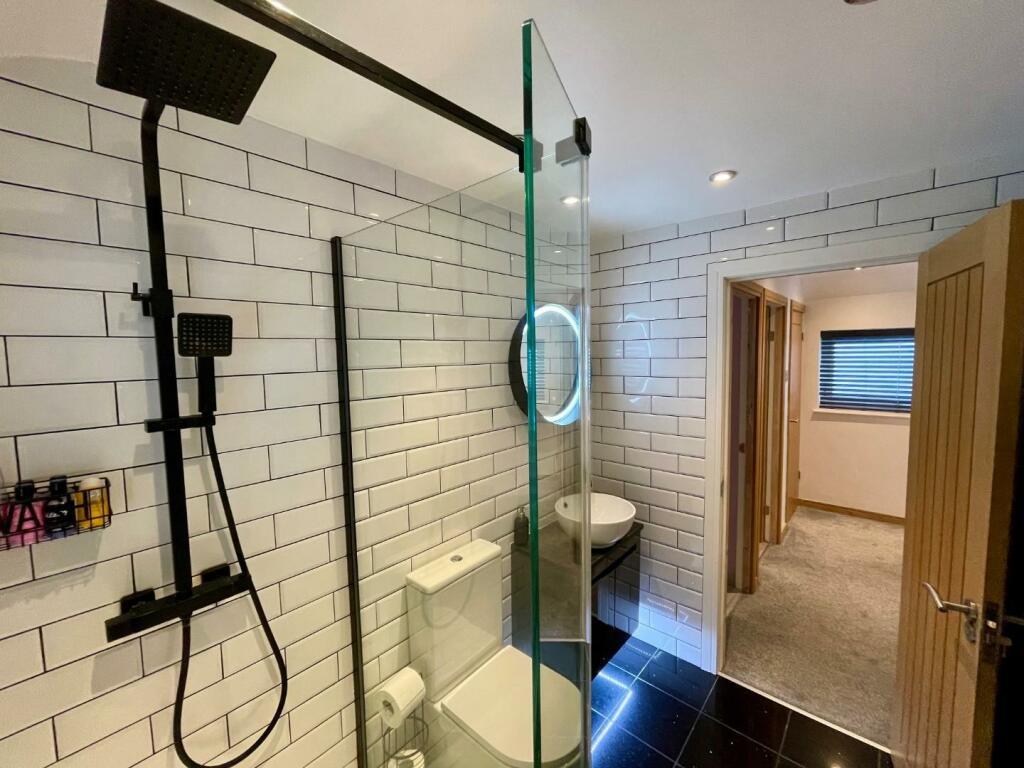 Shower Room.jpg