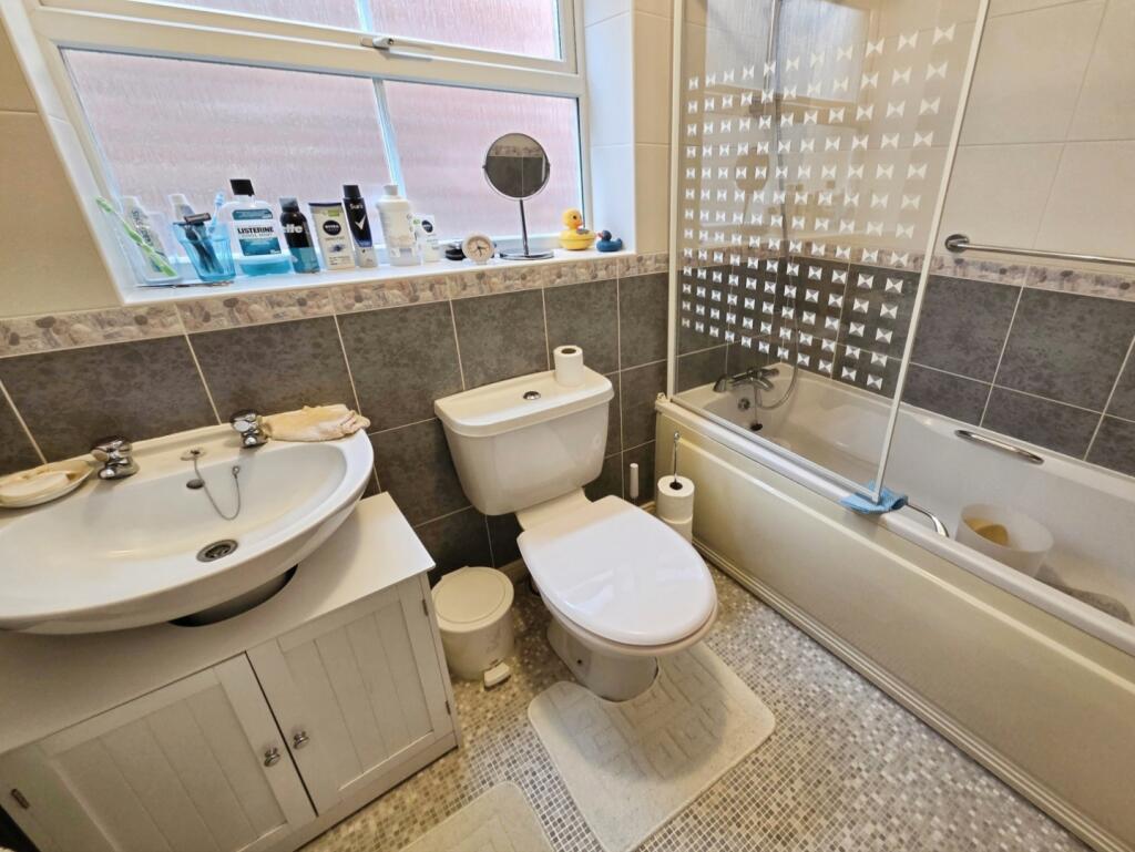 pbox-bathroom-335863.jpg