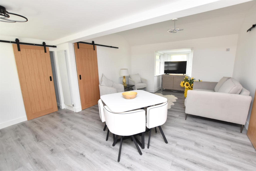 SPACIOUS LIVING DINING KITCHEN