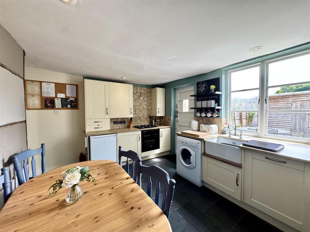 OPEN PLAN KITCHEN/DINER