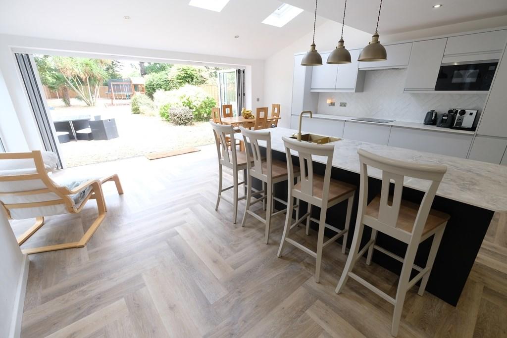 OPEN PLAN ROOM