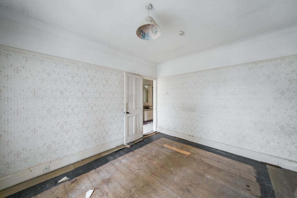 129 Linden Avenue, Ruislip, Middlesex, HA4 8TY