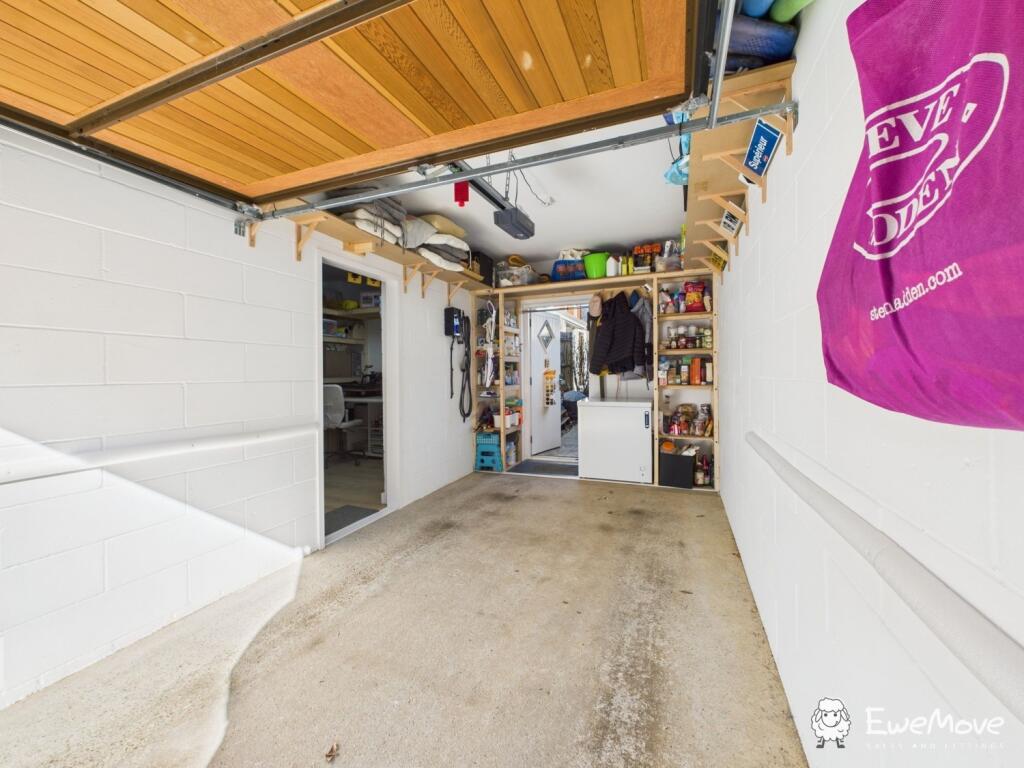 CAM02877G0-PR0064-STILL010