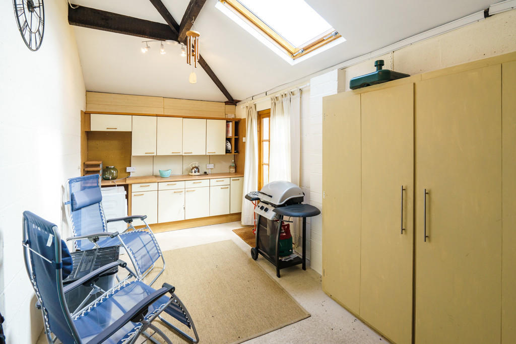 Garage/Summer Hou...