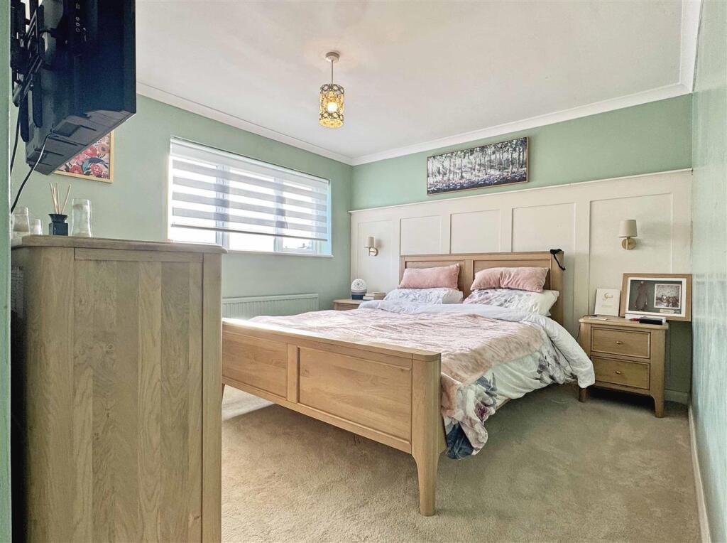 Bedroom 1.jpg