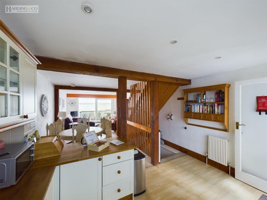 Kitchen through.jpg