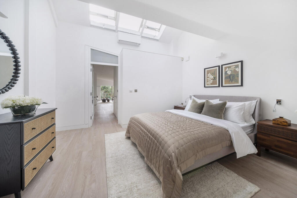 1359008-15-68dd07...