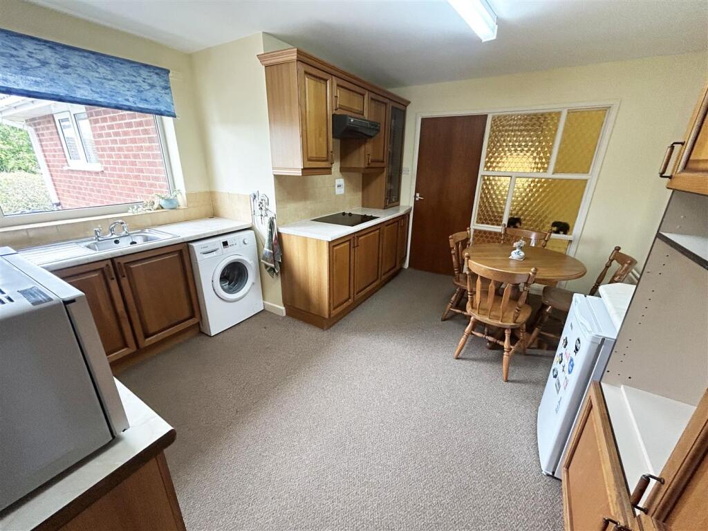KITCHEN/ BREAKFAST ROOM