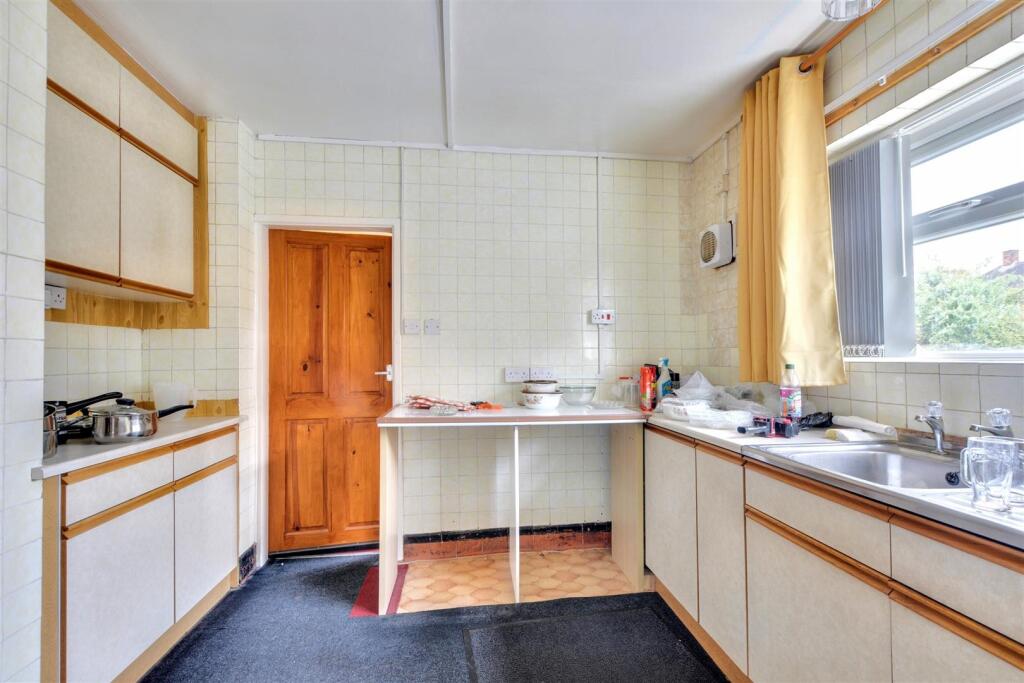 Kitchen_2.jpeg