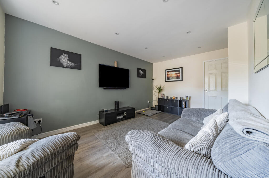 1347599-3-68b5b18...