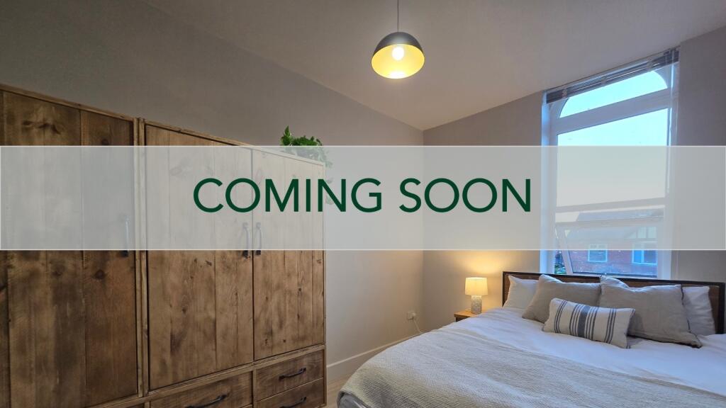 Bright, well-presented double bedroom featuring...