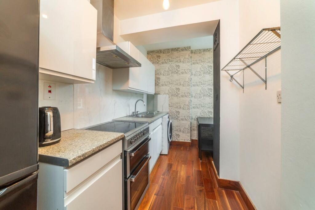 kitchen (2).jpg