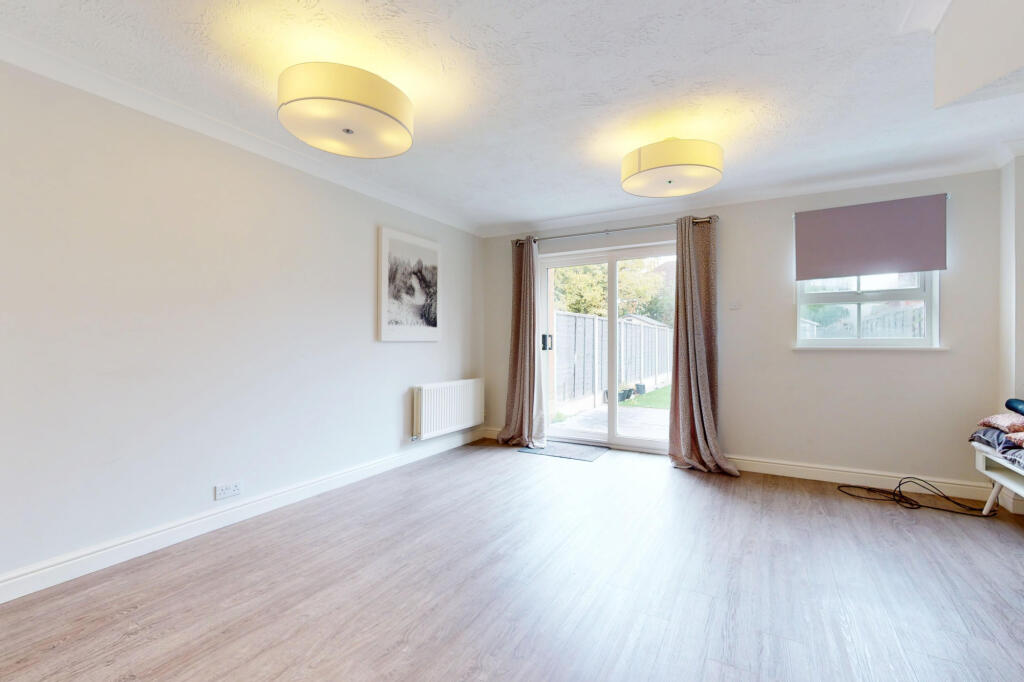 LOUNGE / DINING ROOM