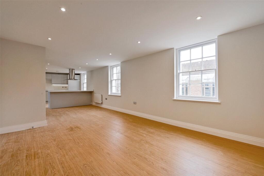 Kitchen / Reception