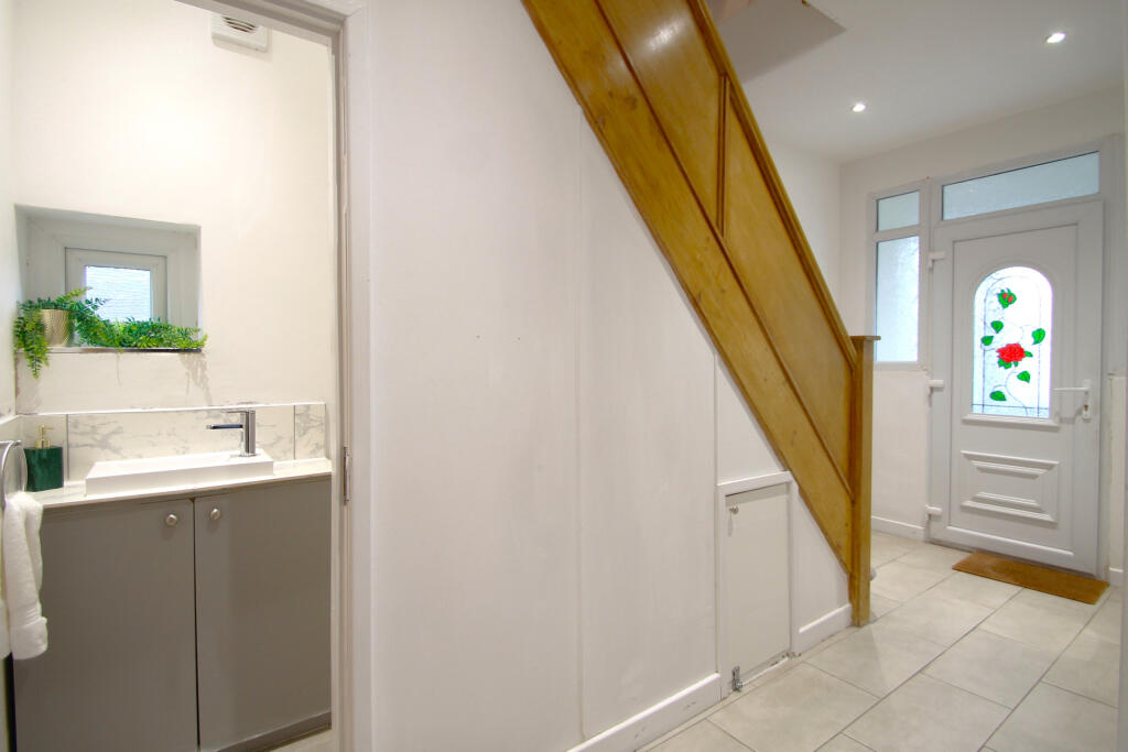 Entrance Hall/WC