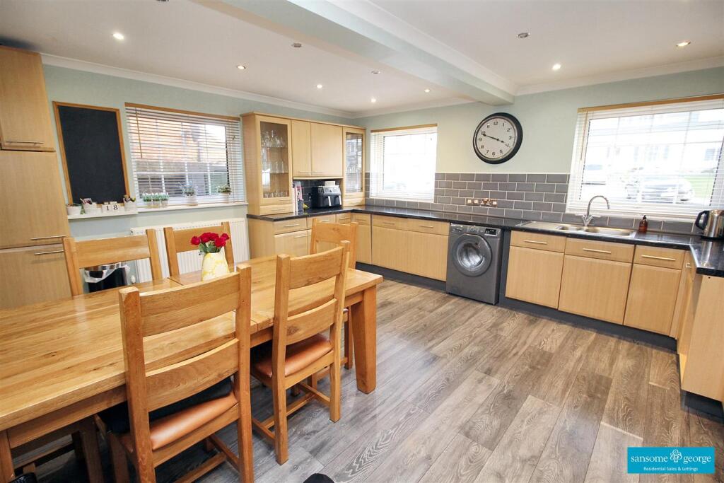 Kitchen/Breakfast Room