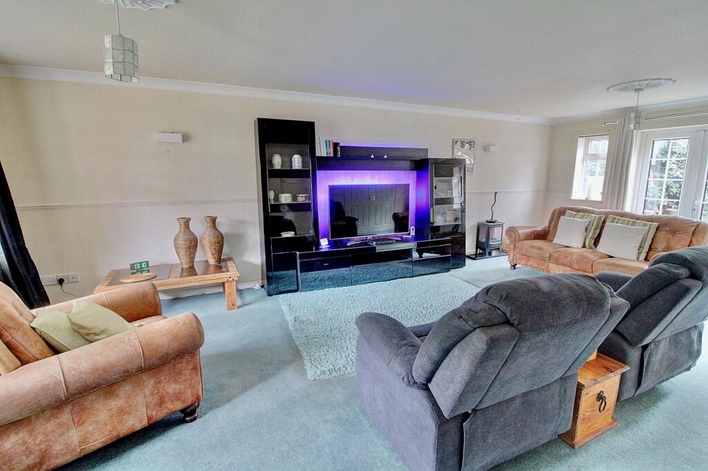 8. Lounge