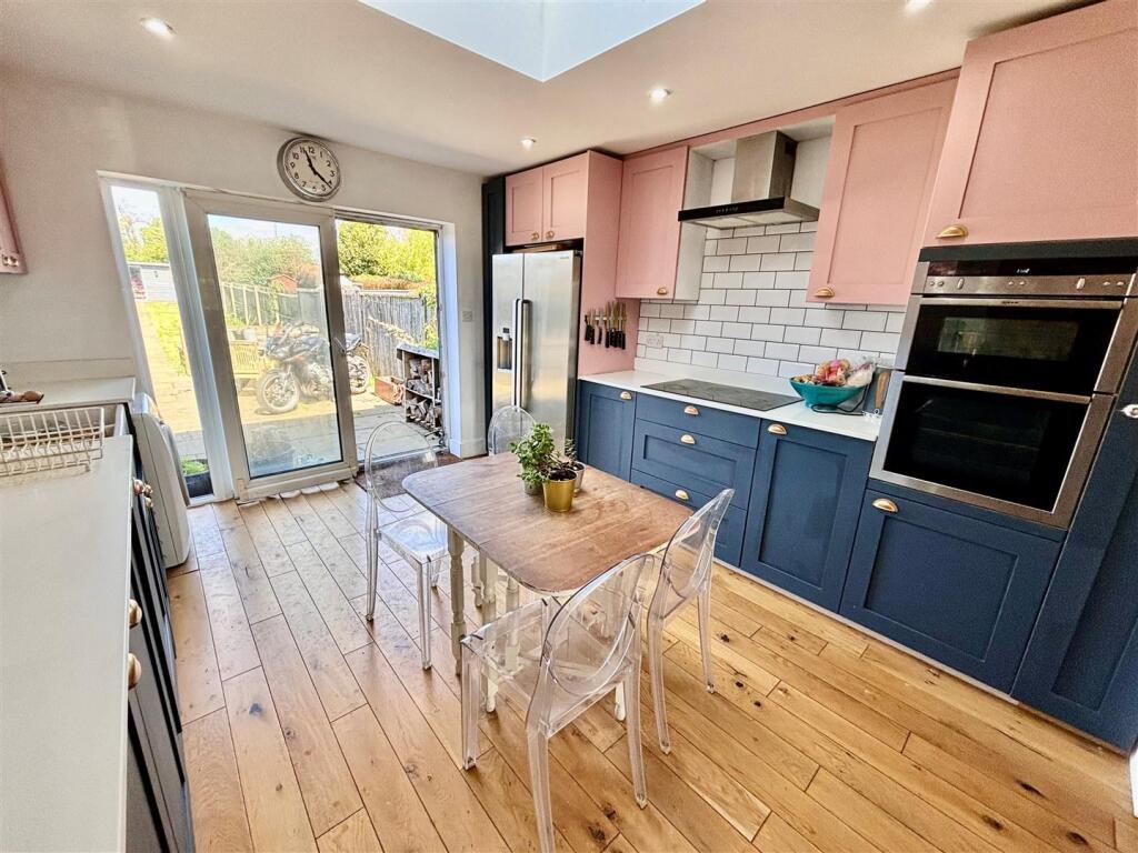 kitchen 3.jpg