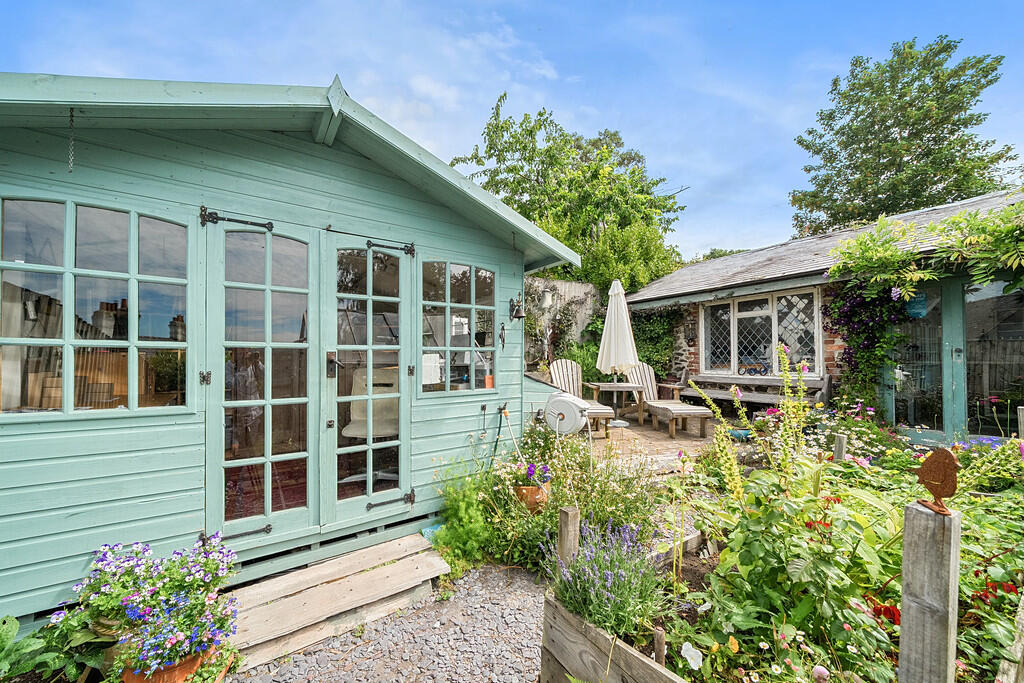 Garden Outbuildin...