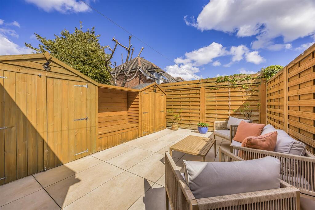 6 Hellyer Road, Southsea-PorticoMarketing-SoldBy-3
