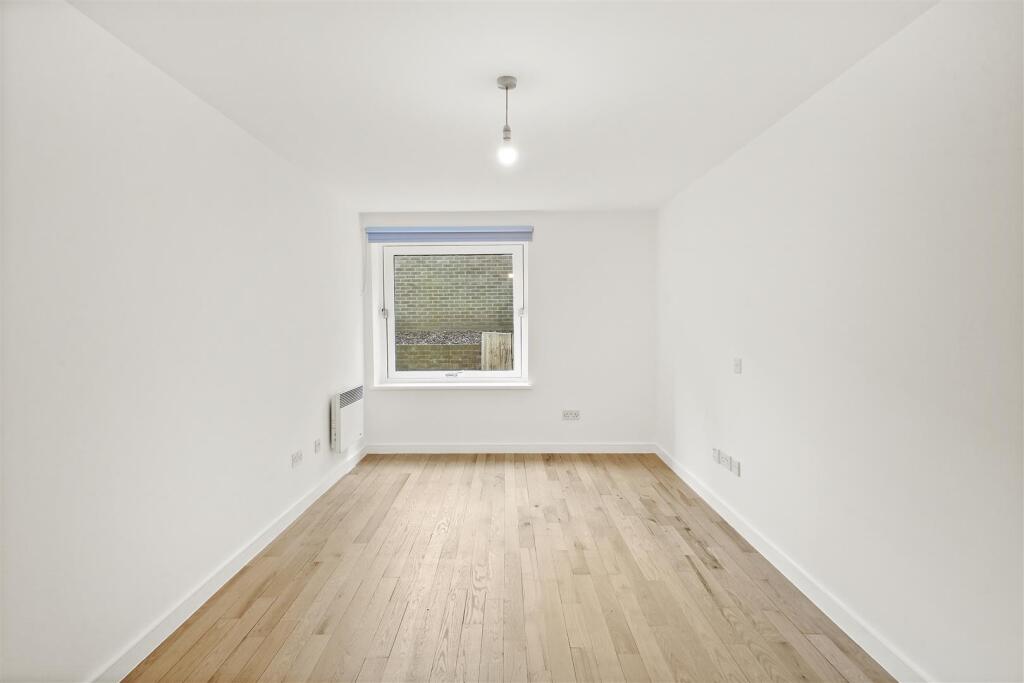 Flat 3, Angel Point - Y1HyPvSQtWdEAibBrDUv.jpg