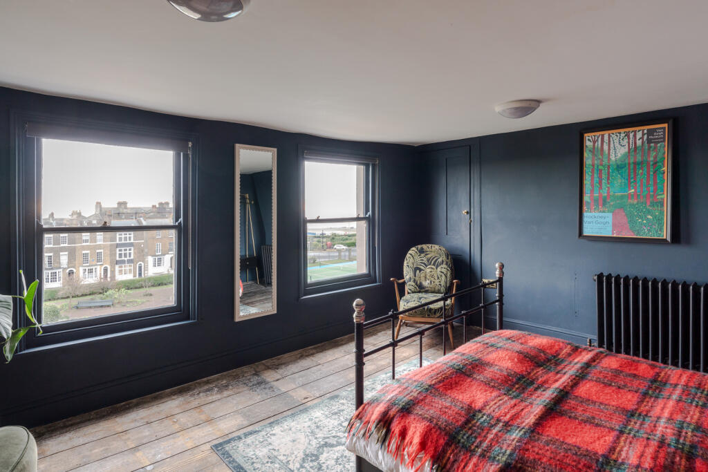 249282 - 34 Spencer Square-2.jpg