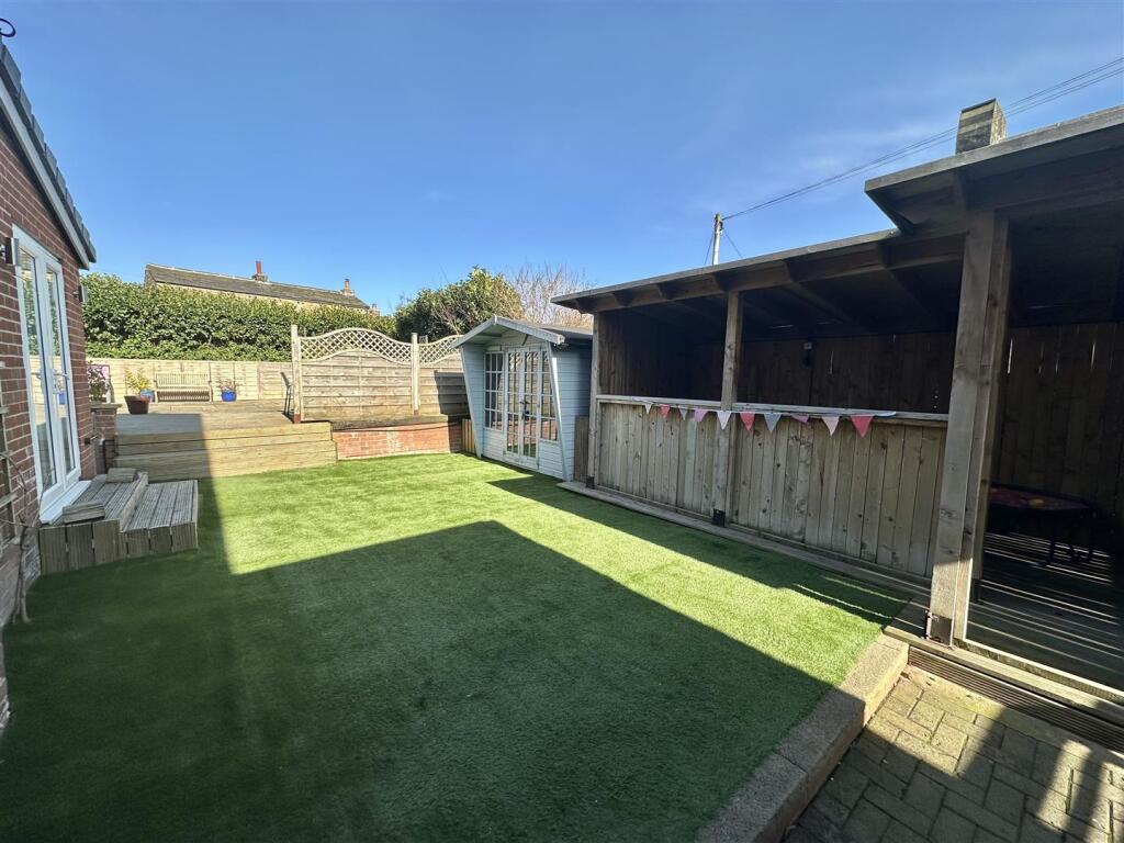 Bramleys Estate Agents - Lee Green - Mirfield (36)