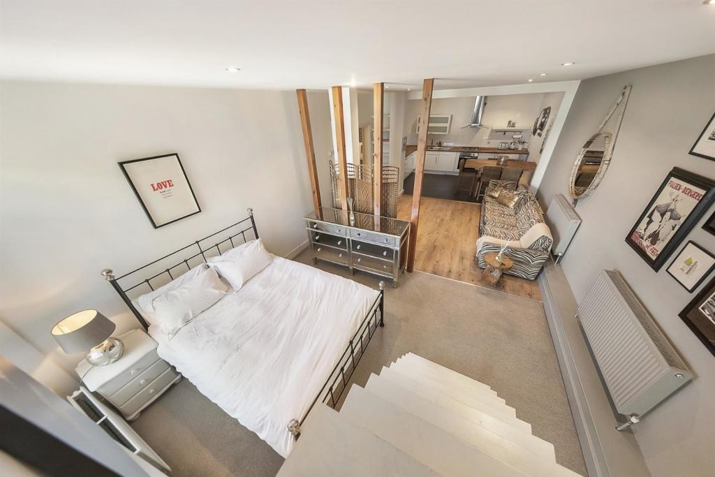 Sleeping Area (3).jpg