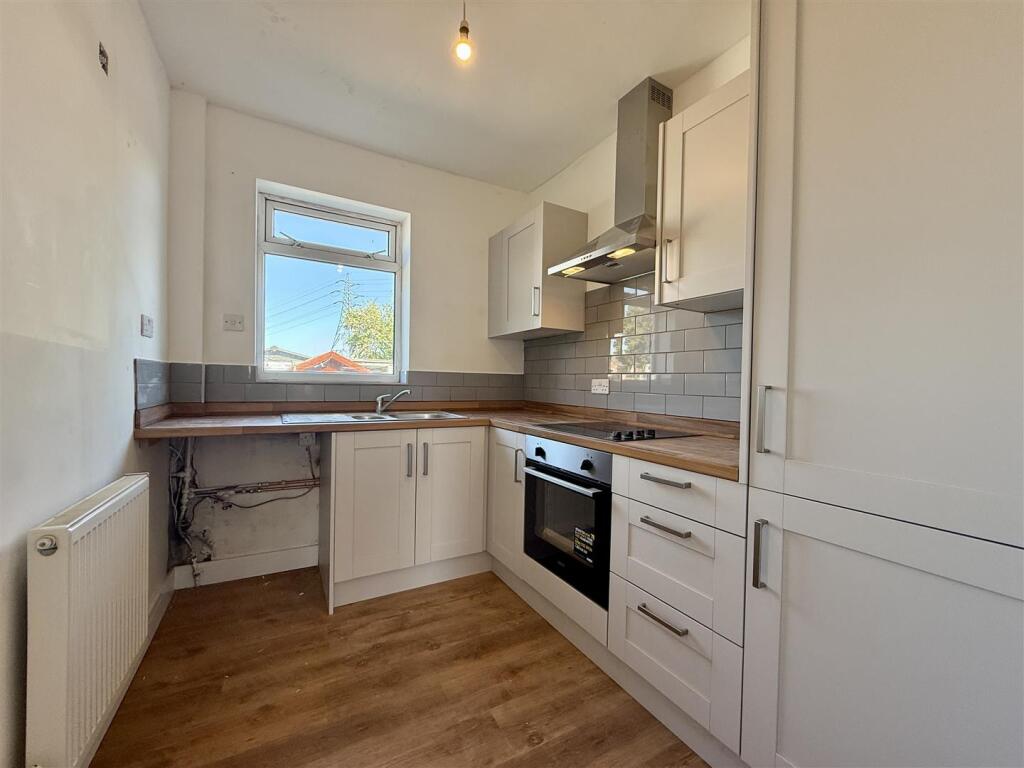 5 Kitchen.JPEG