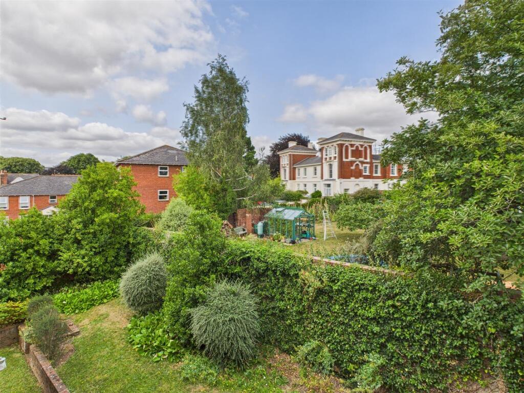 28 Crescent Mansions - 13.jpg