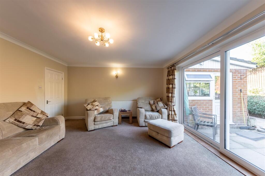 10 Windsor Close-011.jpg