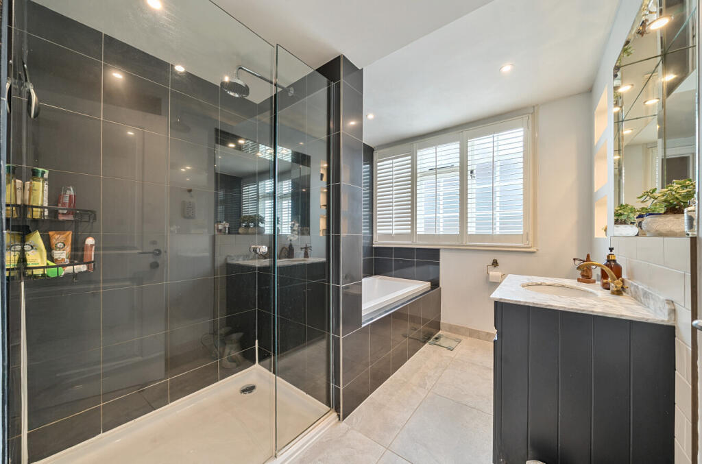 1298096-33-682dd2...