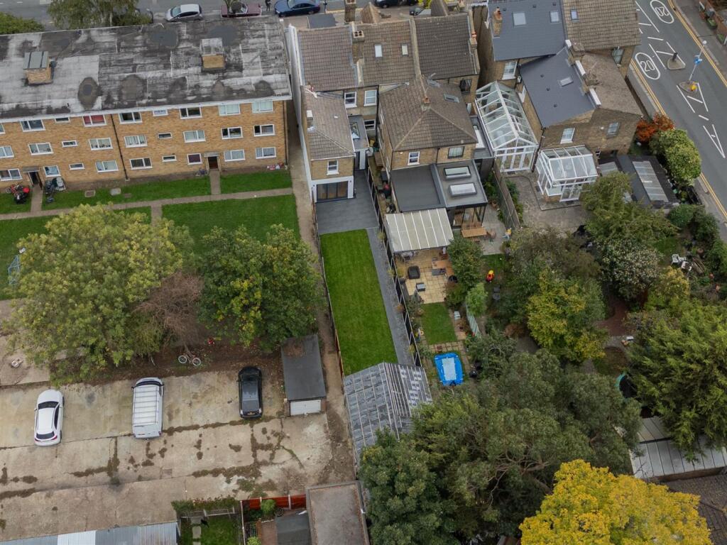 Hainault Road, E11