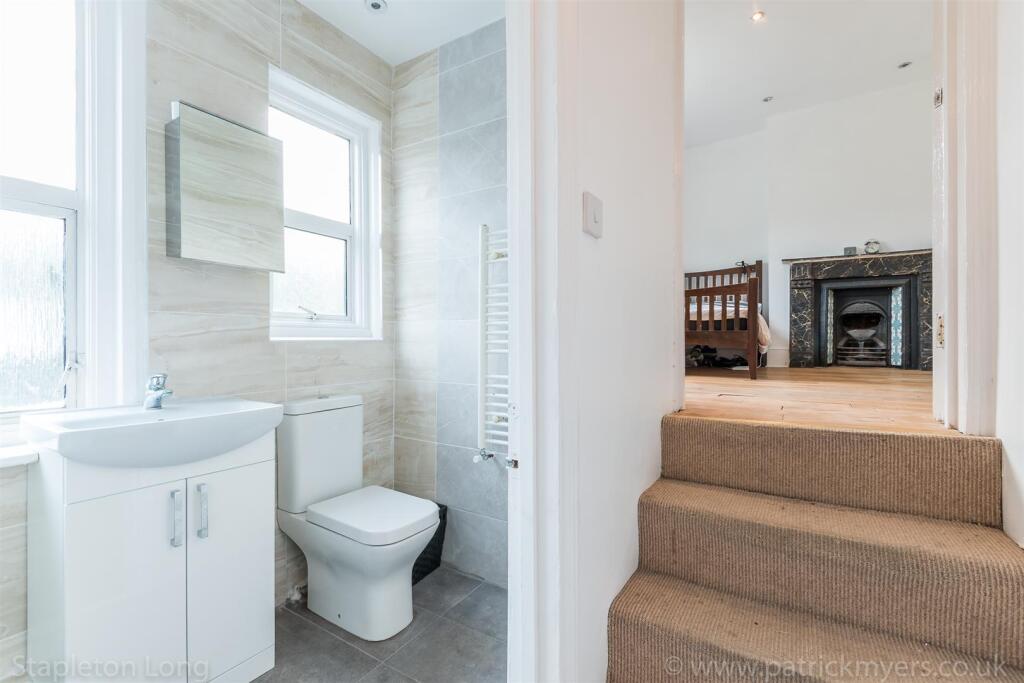 Flat 2, 20 Chestnut Road-6.jpg