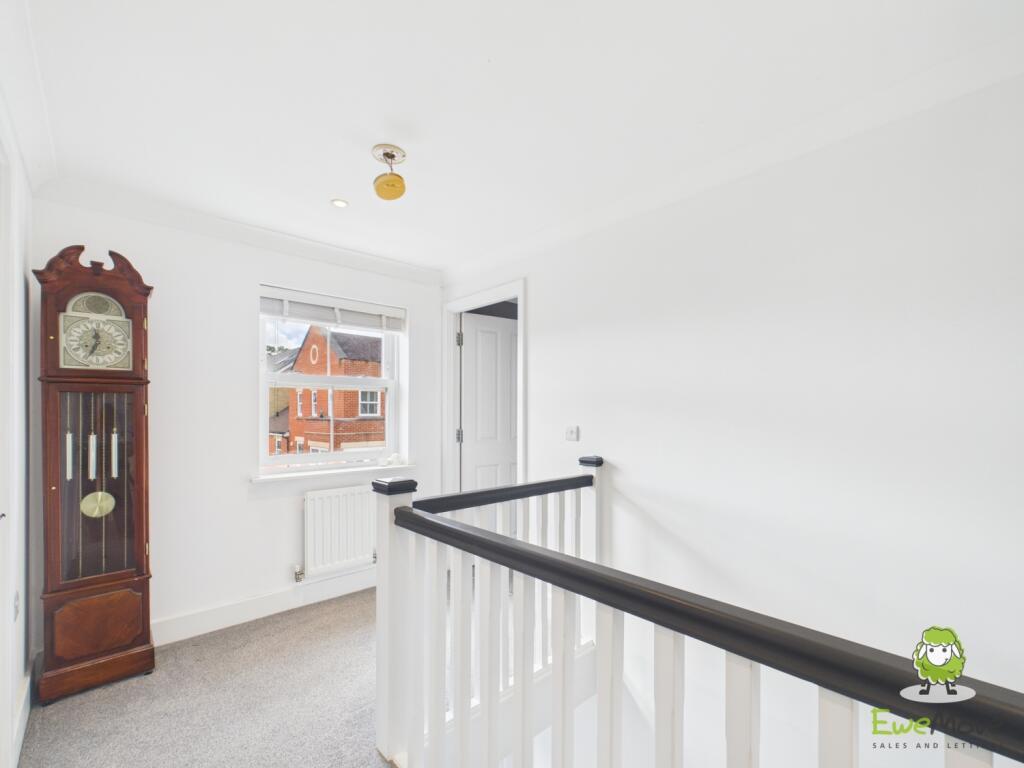 EweMove Estate Agents Basingstoke - Rockbourne Roa