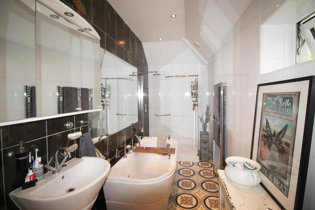 Bathroom.JPG
