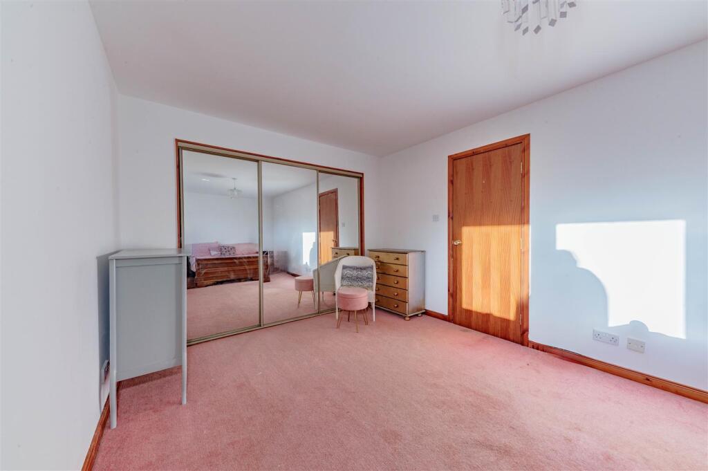 13 Harestane grove Dundee-13.JPG