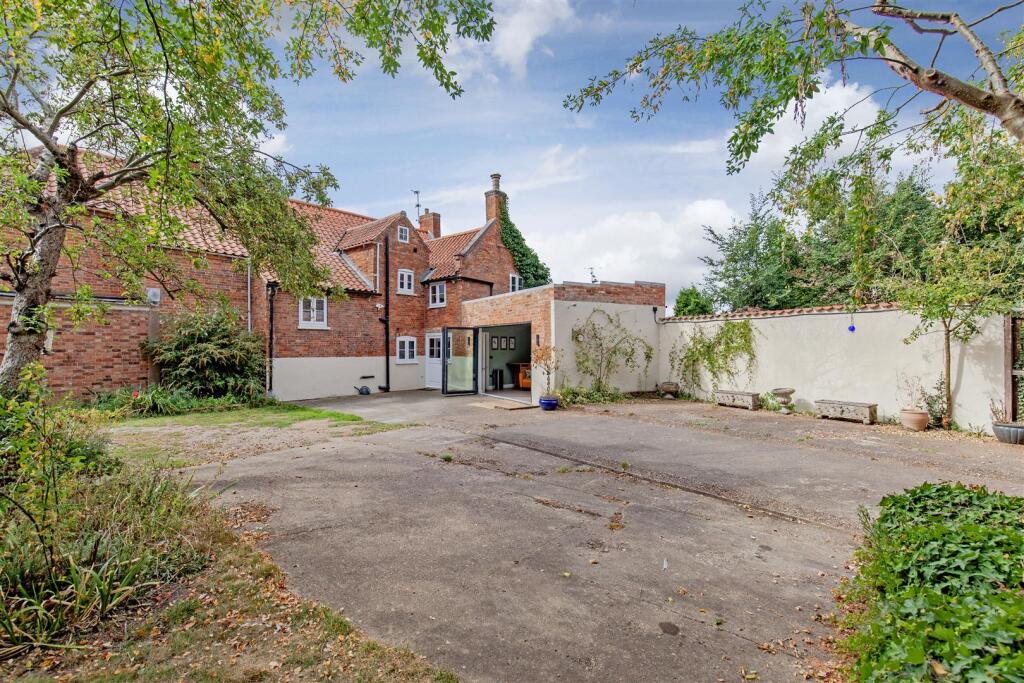 Rear External-11.jpg