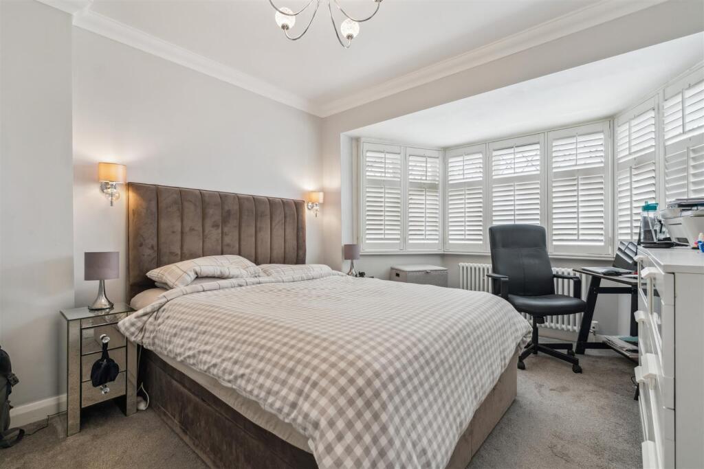 131 Aragon Road, SM4 Berdroom 1.jpg