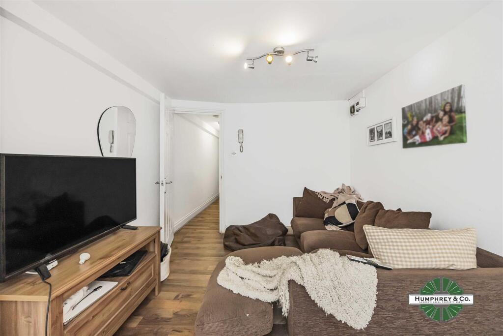 96A Glenarm Road -008.jpg