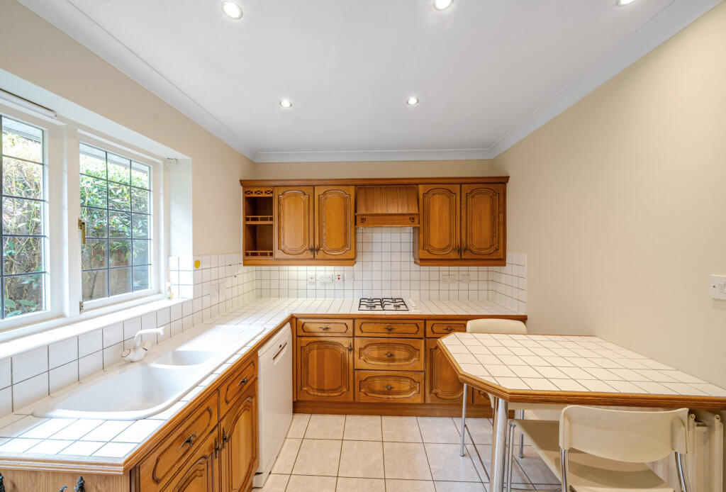 1328770-4-6880b80...