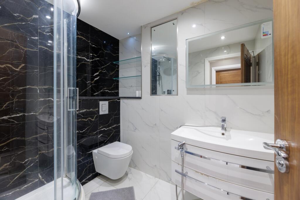 Falmouth House 3 ...