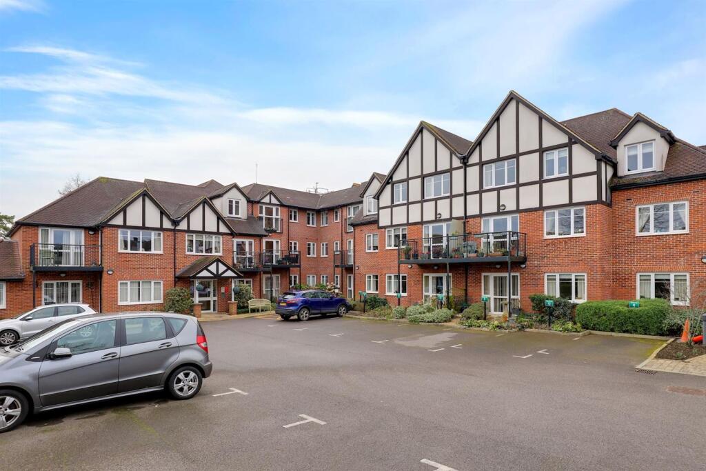 15-2bddJHMCSR - 20 Yew Tree Court - 43-medium.jpg