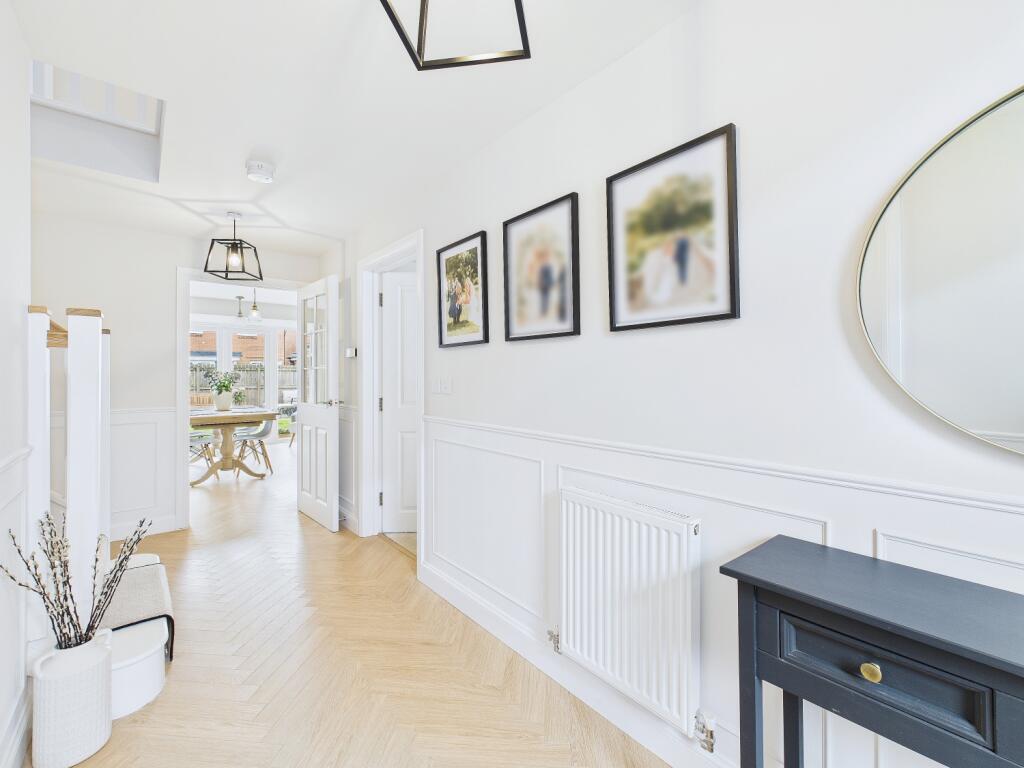 CAM03162G0-PR0107-STILL019