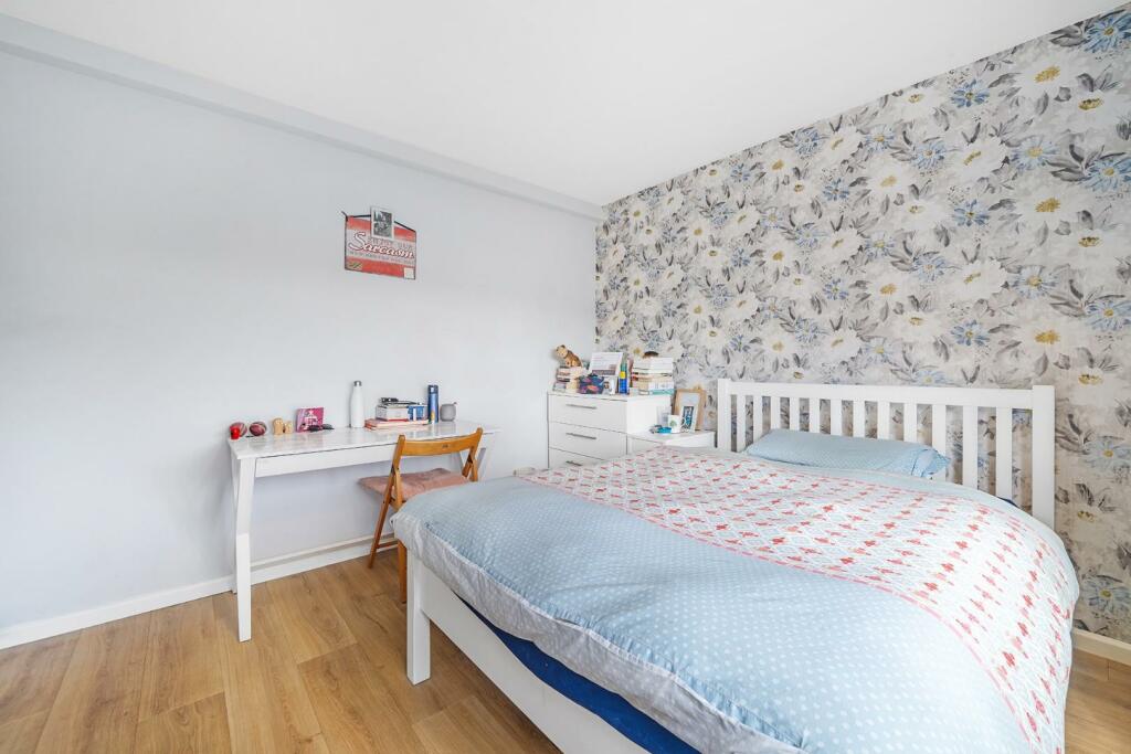 Bedroom 1 (2).jpg