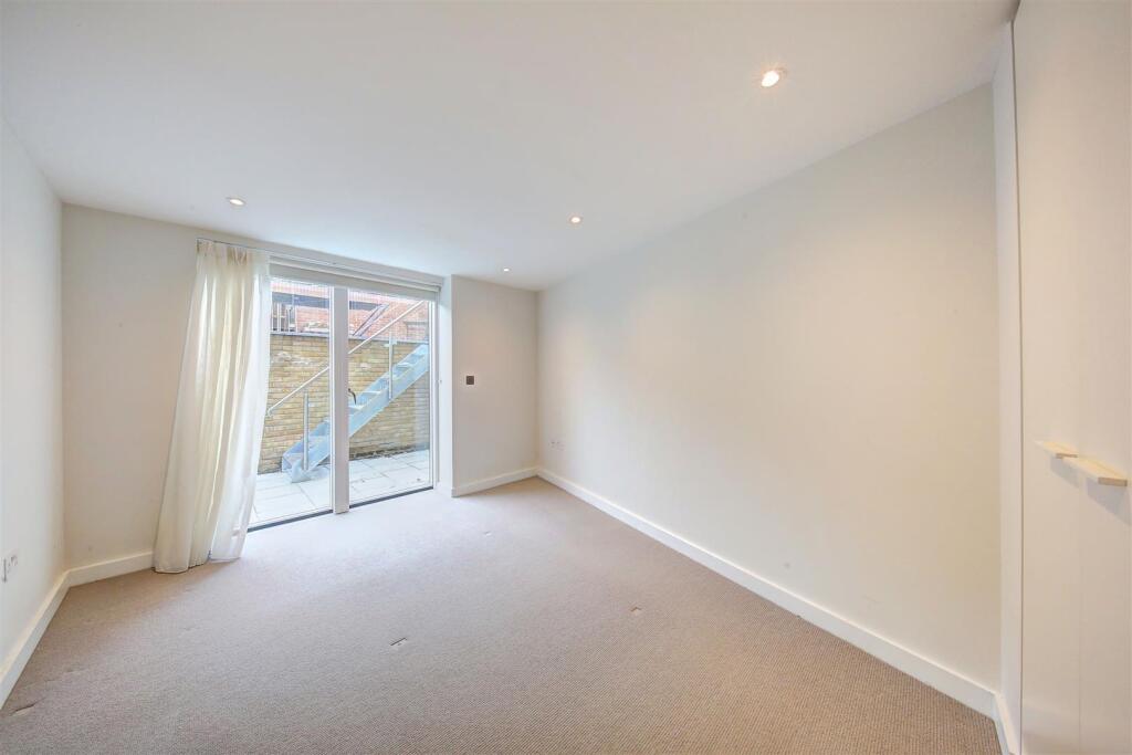 71a_balham_high_road_image3_12380_4.jpg
