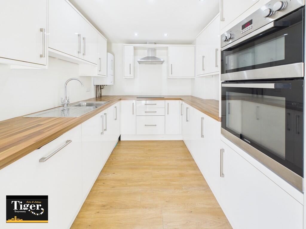 CAM02176G0-PR0506...